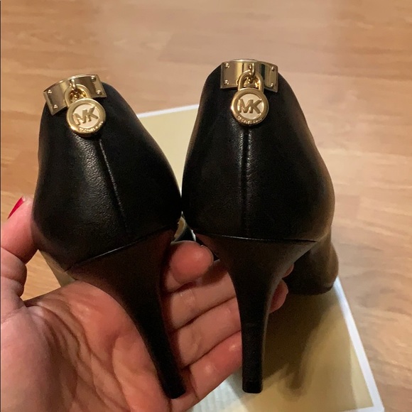 NWOT black women’s peep toe heels - Picture 5 of 8